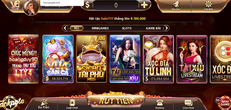 Giao diện chào mừng hiển thị logo đẹp mắt của cổng game bài